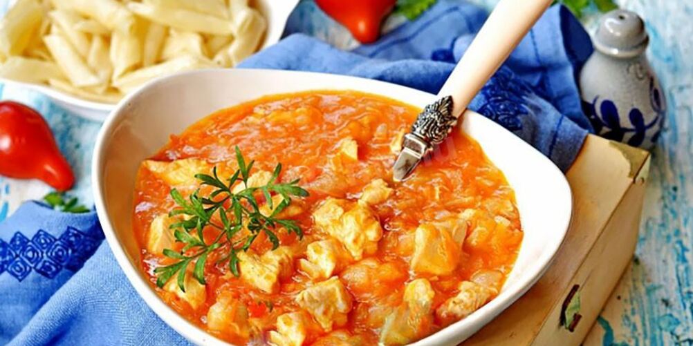 Рецепт гуляша из куриных грудок с болгарским перцем в мультиварке