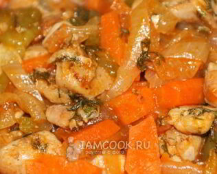 Гуляш из курицы с подливкой