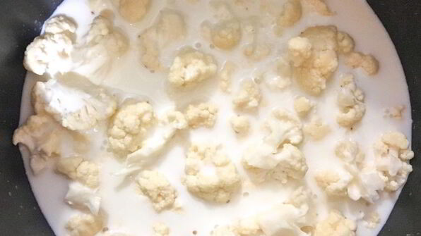 гуляш из курицы с пюре из цветной капусты