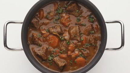 Гуляш из свинины с подливкой