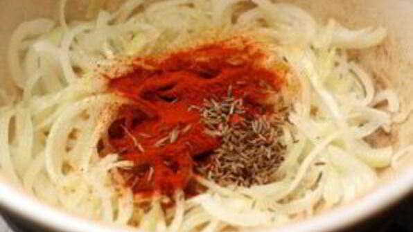 гуляш из свинины с помидорами