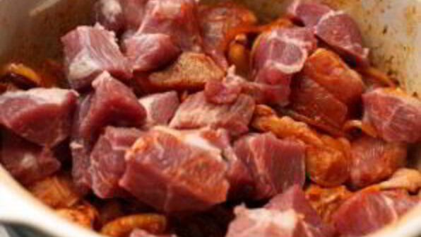 гуляш из свинины с помидорами