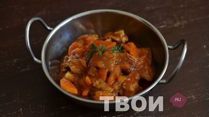 Гуляш из свинины в мультиварке