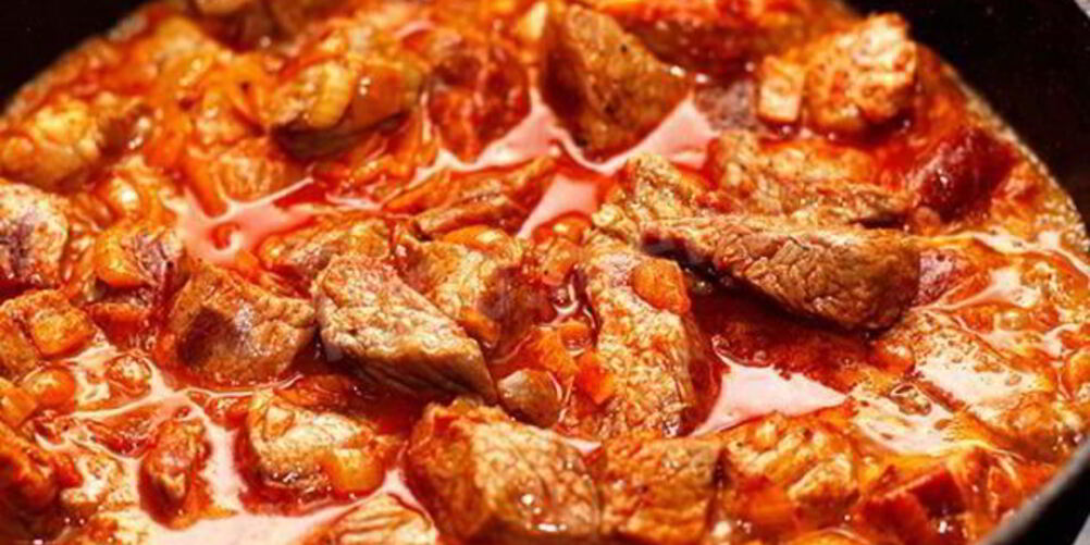 Рецепт гуляша с томатно-сливочным соусом