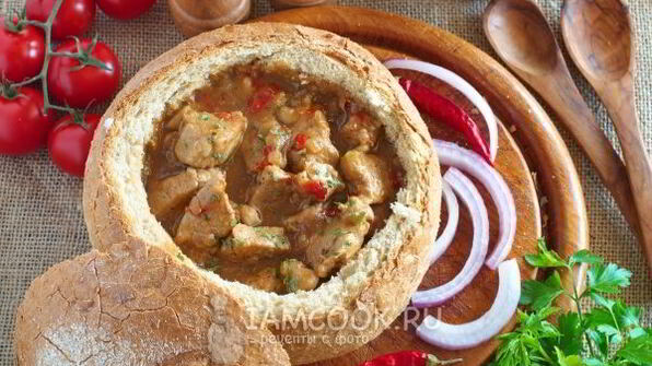 гуляш в хлебе по-чешски