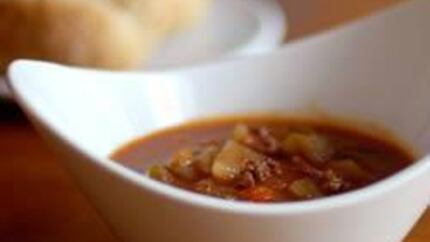 Венгерский гуляш с консервированной фасолью