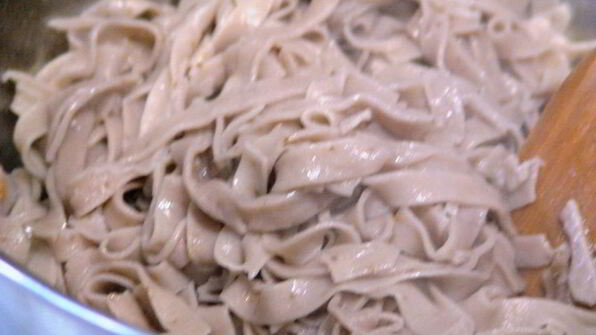 клубничная лапша