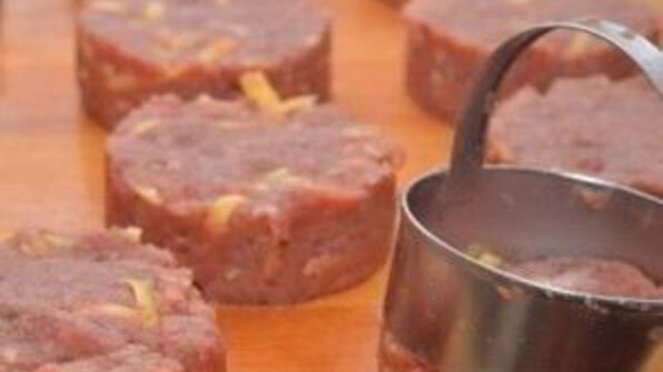 говяжьи котлеты с сыром