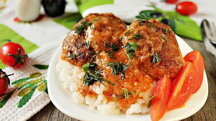 Котлеты с подливкой на сковороде