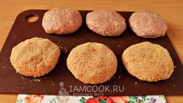 котлеты с подливкой на сковороде