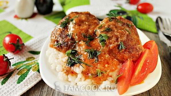 котлеты с подливкой на сковороде