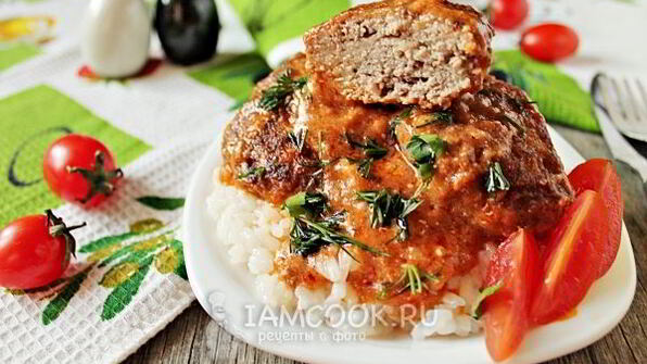 котлеты с подливкой на сковороде