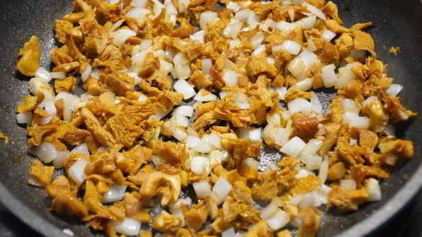 куриные котлеты с грибной начинкой