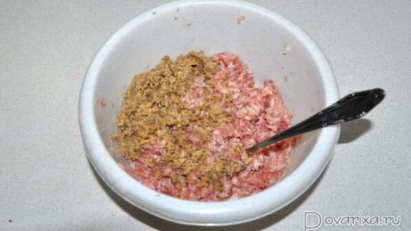 мясные котлеты с грибами и грибным соусом