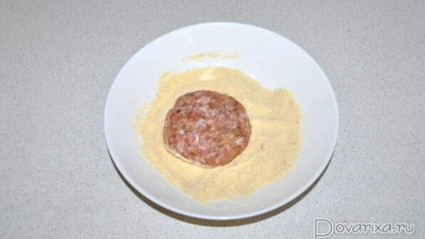 мясные котлеты с грибами и грибным соусом