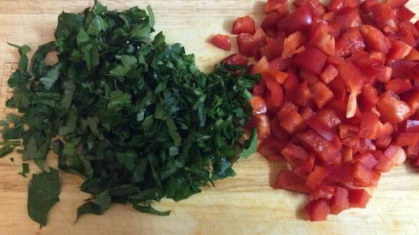 нежные куриные котлеты с болгарским перцем и сыром