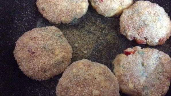 нежные куриные котлеты с болгарским перцем и сыром