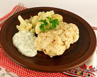 Паровые рубленые котлеты из курицы с гарниром из цветной капусты