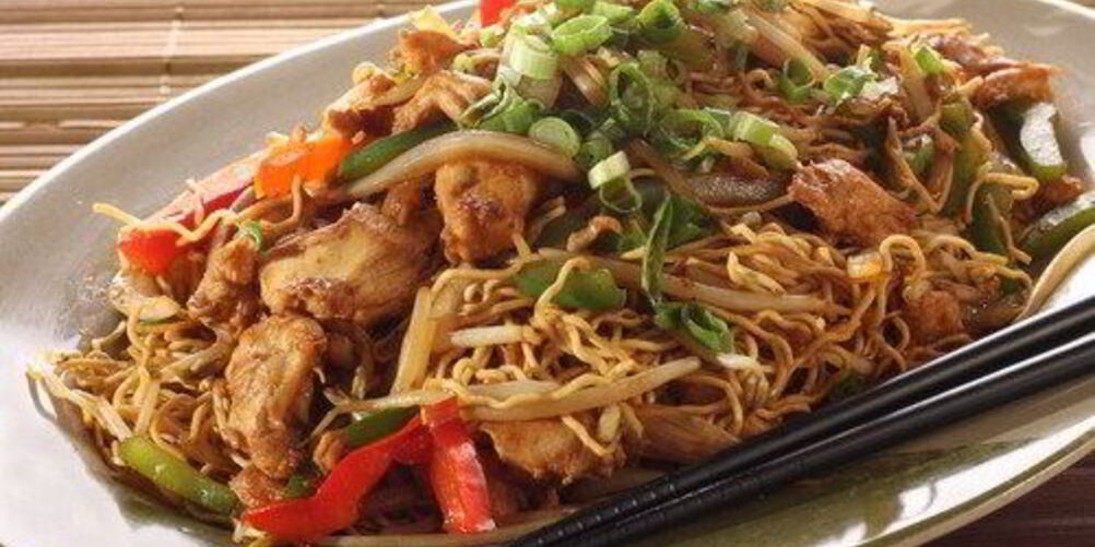 Рецепт лапши с индейкой и овощами в кокосово-арахисовом соусе