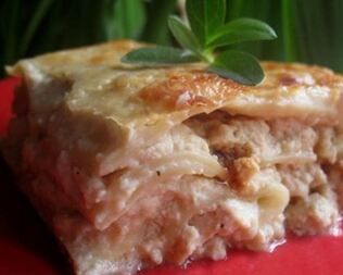 Лазанья с курицей и сливочным соусом
