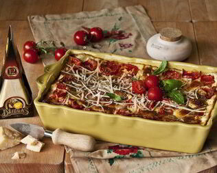 Лазанья с томатами, телятиной и сыром Джюгас