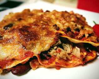 Лазанья с тунцом Арабиата