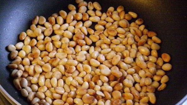 лазанья со шпинатом, рикоттой и кедровыми орешками