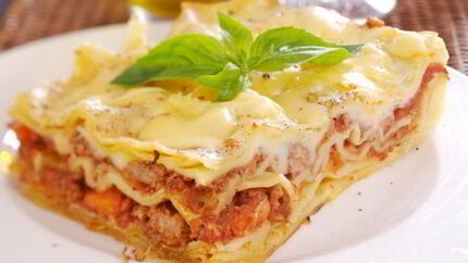 Мясная лазанья под белым соусом