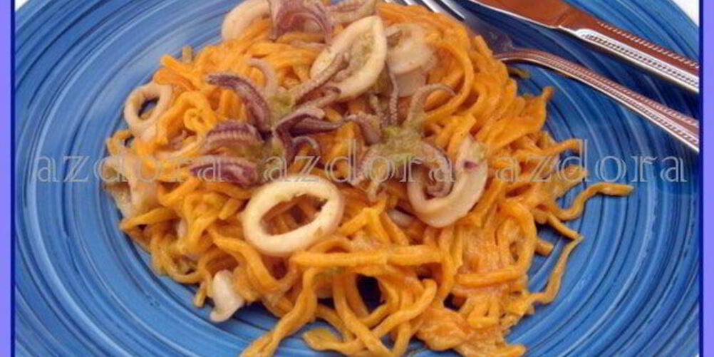 Рецепт домашней красной музыкальной пасты с соусом из кальмаров