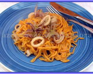 Домашняя красная музыкальная паста с соусом из кальмаров