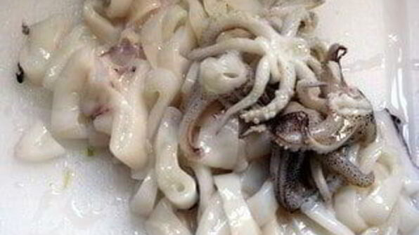 домашняя красная музыкальная паста с соусом из кальмаров