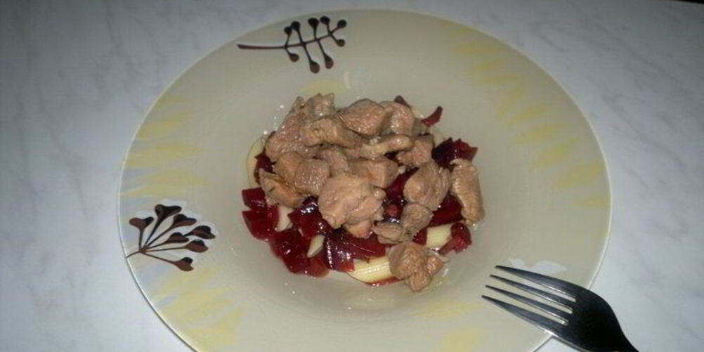 Рецепт красной пасты с бедром индейки