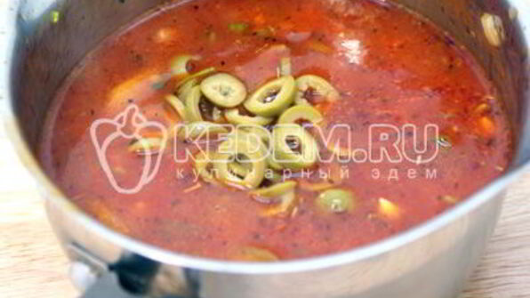 макароны перья с овощной подливой