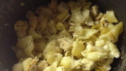 Макароны с куриными грудками в мультиварке