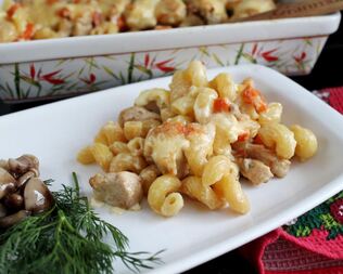 Макароны с курицей в духовке запеченные