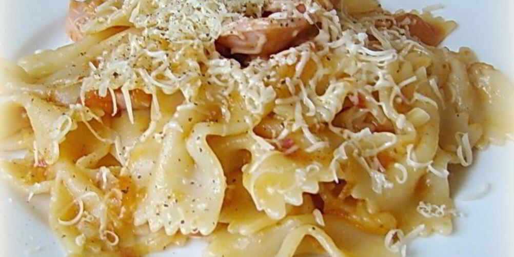 Рецепт макарон с сосисками и помидорами