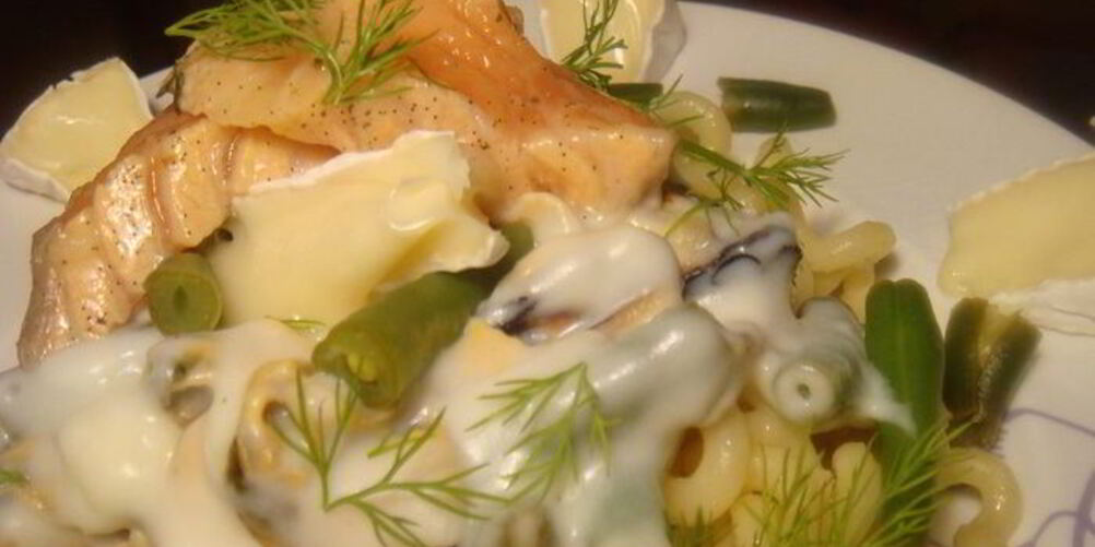 Рецепт пасты под соусом бешамель с мидиями и маринованным лососем