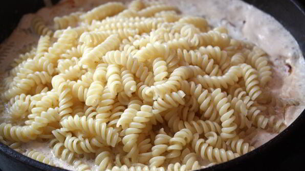 паста с индейкой в сливочном соусе