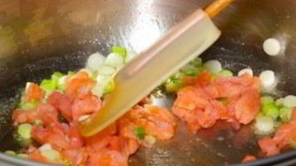 паста с красной рыбой и красной икрой