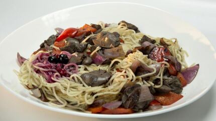 Паста с куриной печенкой в винном соусе