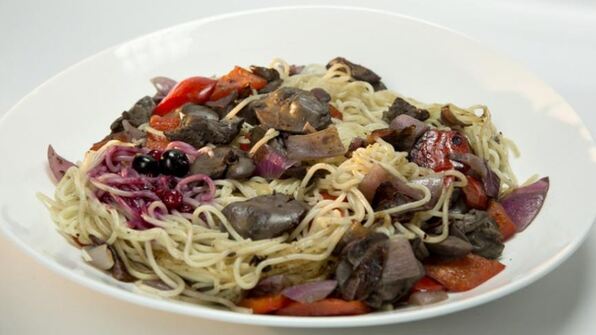 паста с куриной печенкой в винном соусе