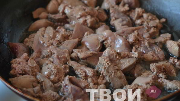 паста с печенью и зеленым горошком