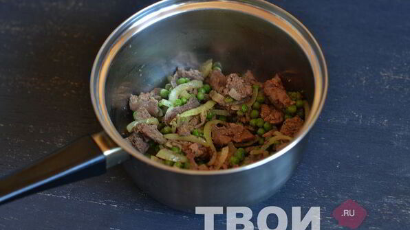 паста с печенью и зеленым горошком