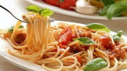 Паста с помидорами, анчоусами и чили