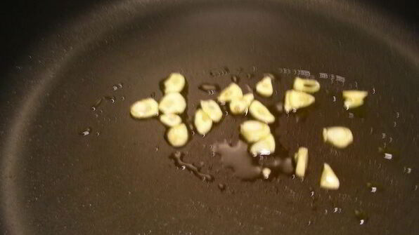 паста с сардинами, помидорами черри и кедровыми орешками