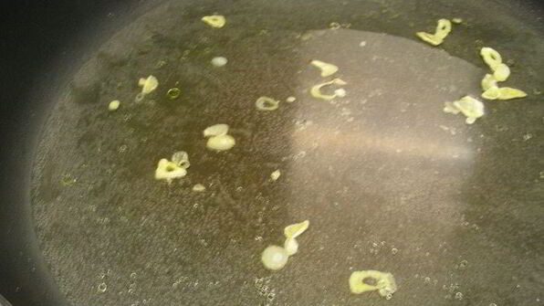 паста с сардинами, помидорами черри и кедровыми орешками