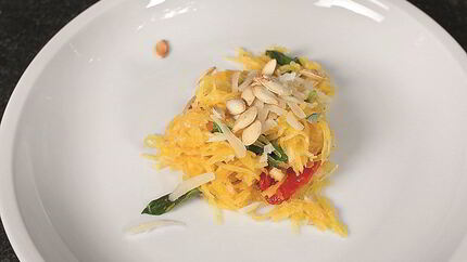 Спагетти-сквош с вялеными помидорами