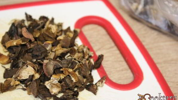 спагетти в соусе из сушеных грибов