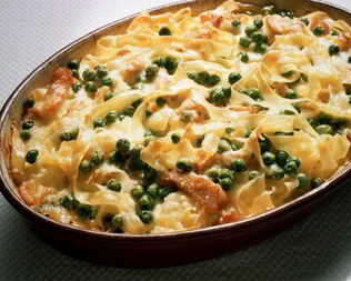 Запеченая паста с сыром, ветчиной и горошком