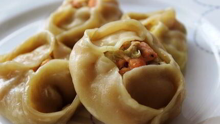 Манты с семгой и шафраном